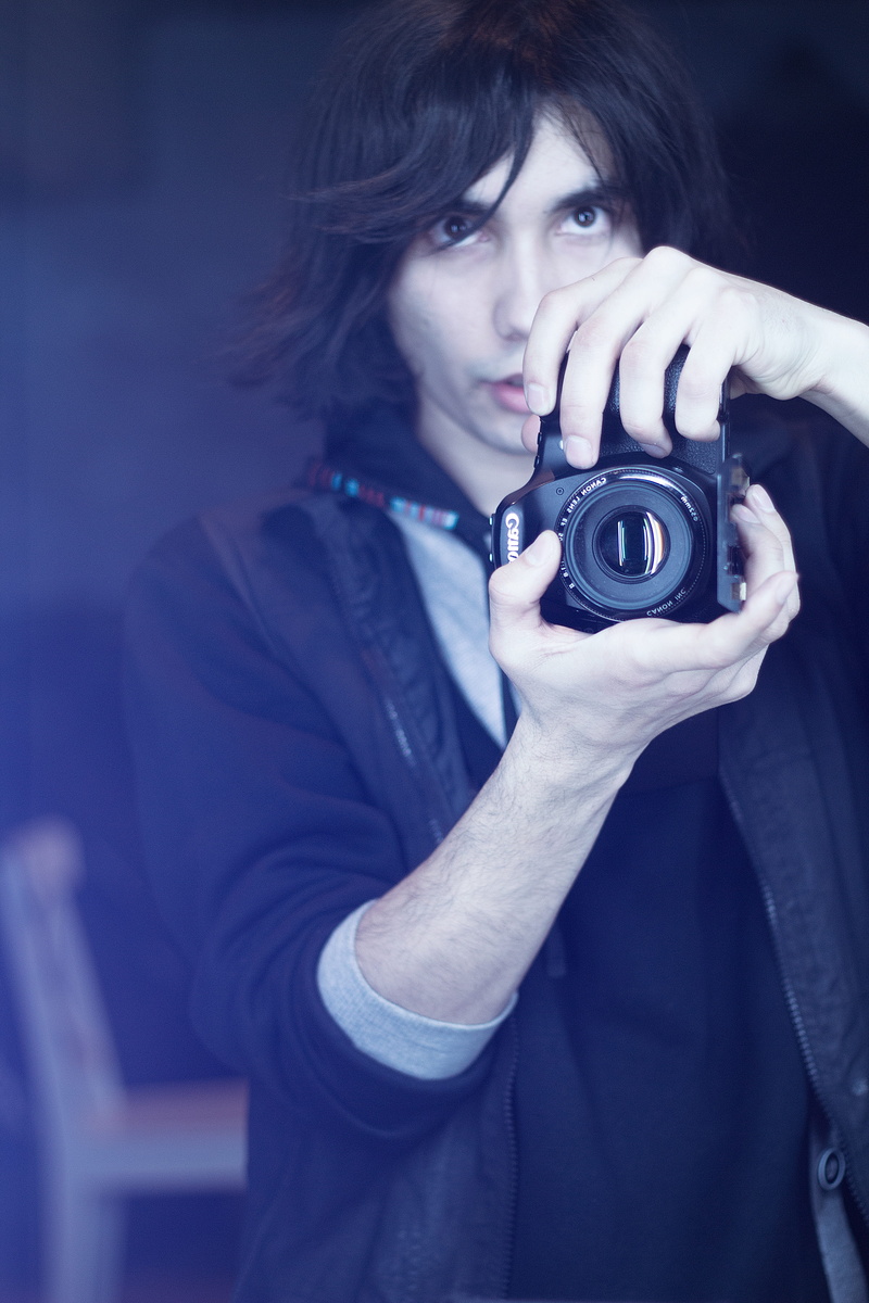 portrait of a man, naturally, views, photographer, Portrait, women, digital camera, background, blue, serious, boy, hands, 5K, young, hairstyle, photo