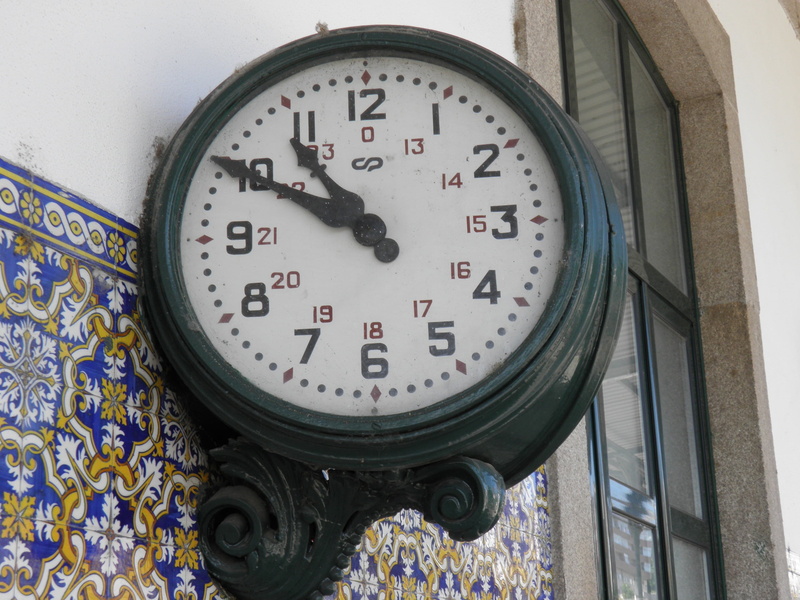 azulejo, shape, time, wall clock, vintage, clock face, wall - building feature, portugal, exterior, floral pattern, old, geometric shape, building, douro