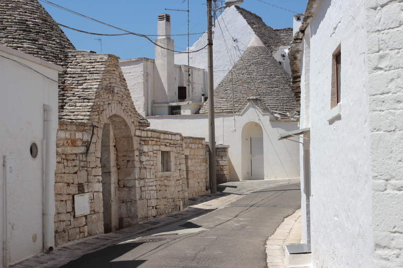no people, house, trulli, walls, sunlight, summer, italy, holidays, day, holiday, construction, outdoors, history, south, apulia, city, white, arch, puglia