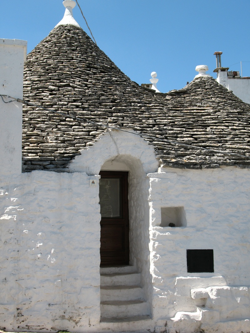 roof tile, blue, puglia, window, built structure, the past, religion, building, house, 2K, trulli, sunlight, alberobello, history, place of worship, sky