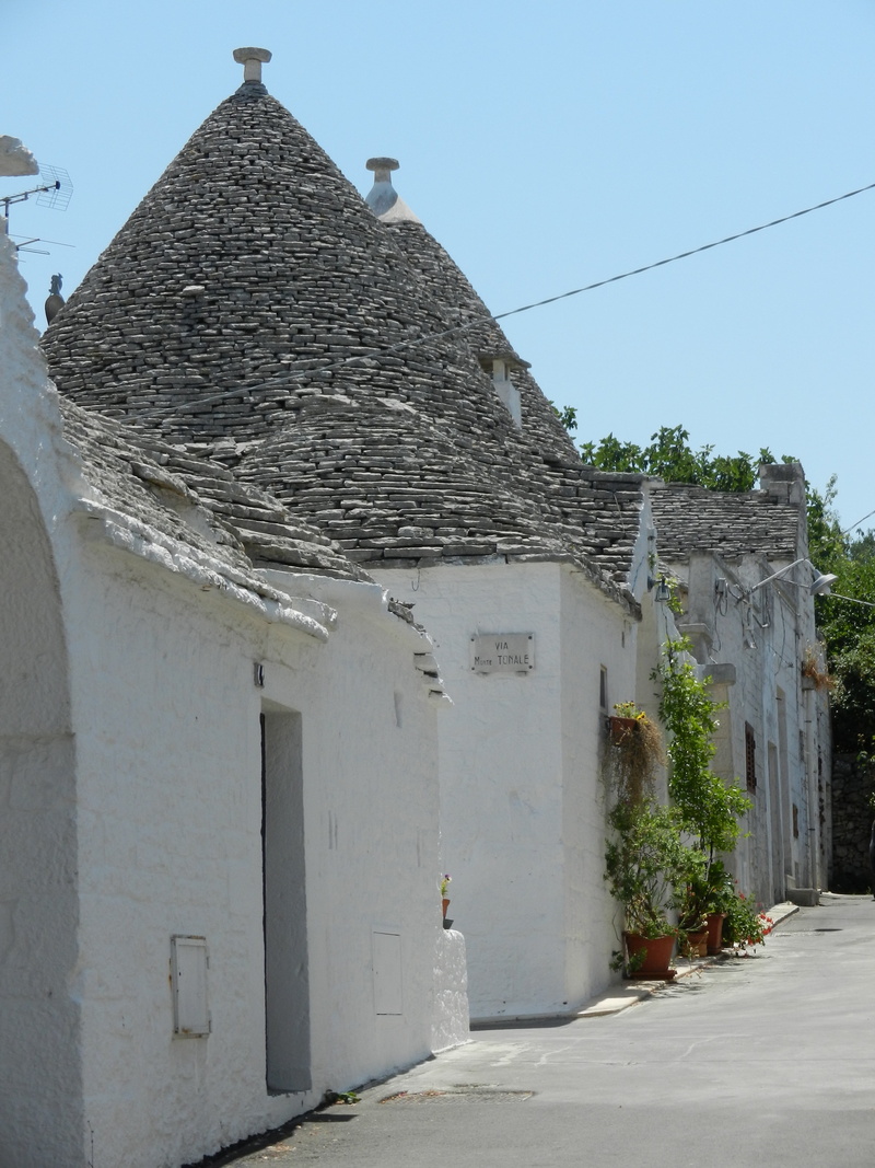 city, trullo, place of worship, no people, village, the past, outdoors, entrance, building, clear sky, 4K, plant, alberobello, sky, architecture, architectural