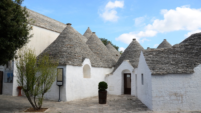 trulli, outdoors, alberobello, 4K, direction, building, no people, the past, residential district, sky, plant, day, house, wall, history, architecture