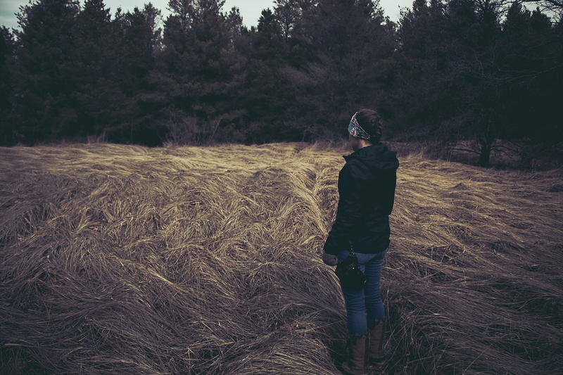 real people, people, standing, lifestyles, adult, women, field, grass, rear view, land, plant, landscape, outdoors, oval beach saugatuck, casual clothing