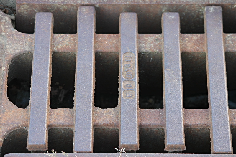 gate, prison, day, road expiration, gulli, grate, architecture, the inlet grid, old, boundary, fence, backgrounds, rusty, barrier, sewage system, cast iron