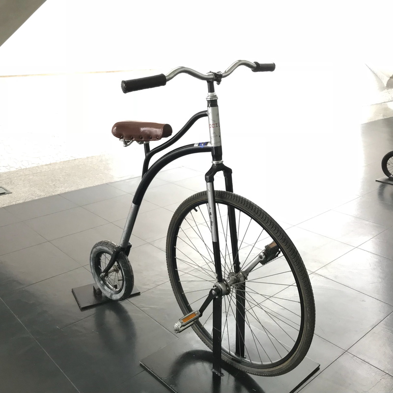 tiled floor, wall - building feature, flooring, outdoors, 2K, stationary, spain, sidewalk, wheel, basket, travel, mode of transportation, valència, built structure