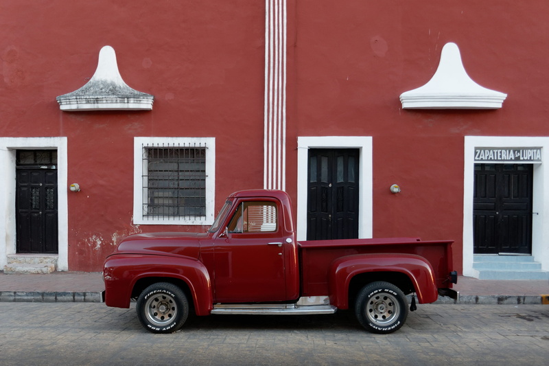 outside, residential district, door, motor vehicle, automobile, red wall, gate, valladolid (yucatán), outdoors, trademark, old fashion, no people, brick