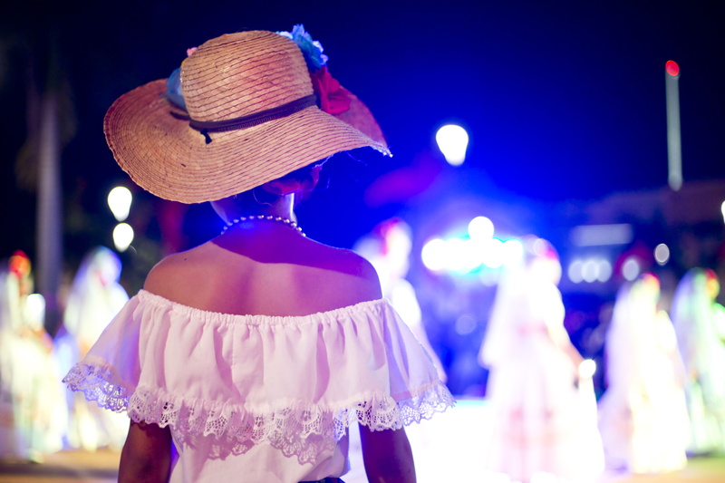 dia de los muertos, festival, day of the dead, mexico, real people, arts culture and entertainment, adult, nightlife, women, hairstyle, focus on foreground