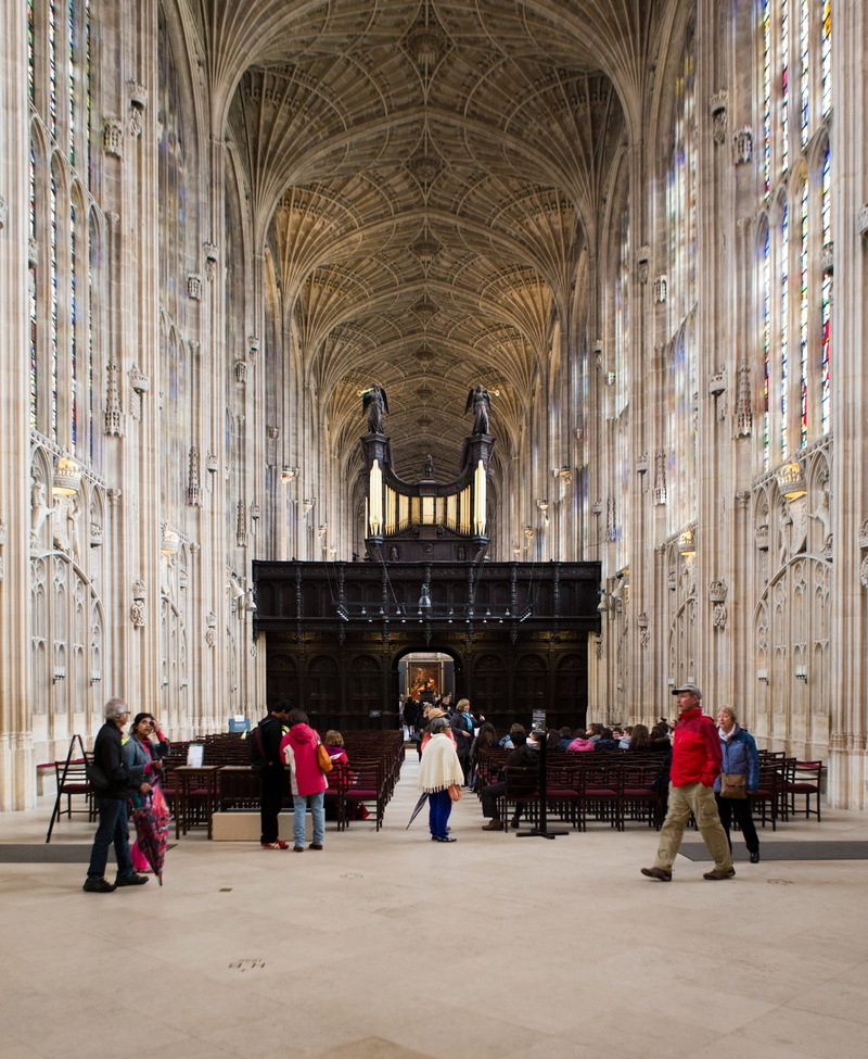 real people, day, historic, belief, religion, large group of people, vaulted fan roof, place of worship, leisure activity, men, adult, cambridge, tourists