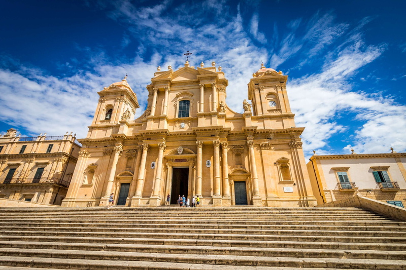 cloud - sky, old, building, italian, built structure, place of worship, 4K, building exterior, italy, travel destinations, travel, day, blue, the past