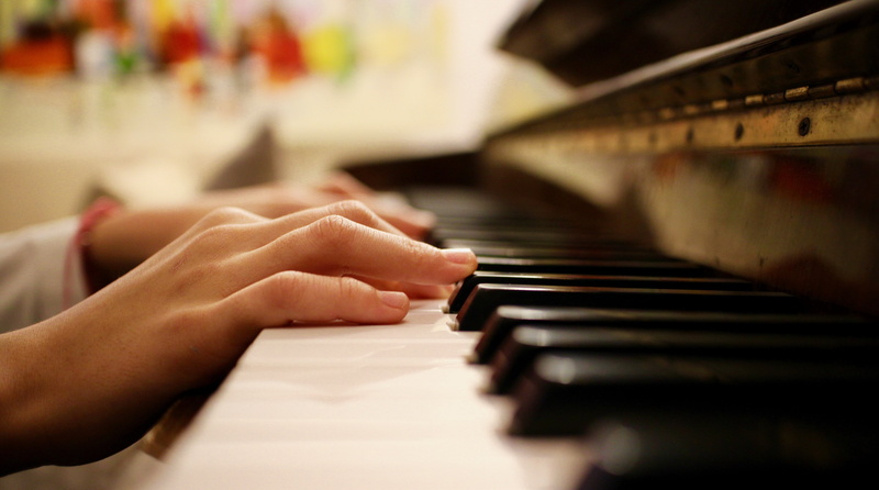 skill, human hand, musician, antique, melody, pianola, playing, hands, sound, person, musical instrument, pianist, indoors, piano key, selective focus
