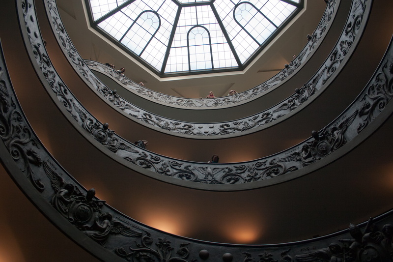 illuminated, directly below, curve, spiral staircase, 4K, texture, steps and staircases, Ramp, shape, helical ramp, dome, Tourists, luxury, architectural feature