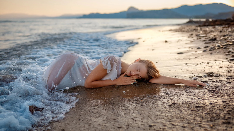 Kate, Denis Budniak, beach, 1080P, shore, water, Girl, lies, wet, hair, wave