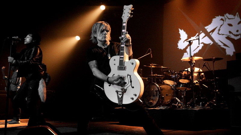 adult, modern Rock, singer, stage - Performance Space, arts culture and entertainment, guitar, rock Music, music Festival, equipment, bass Guitar, arts And Entertainment