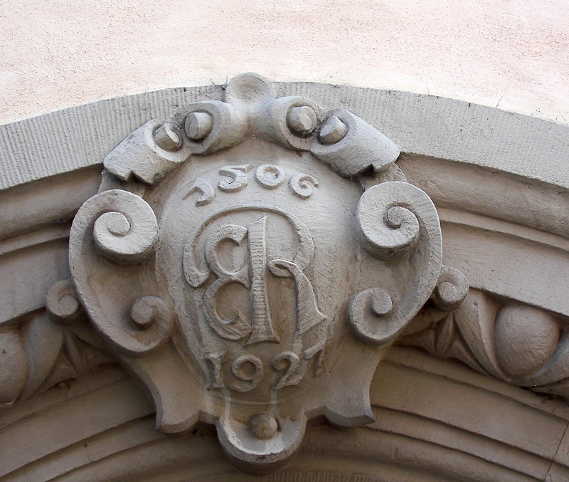 2K, low angle view, building exterior, facade, ornament, sculpture, carving - craft product, art, representation, the past, creativity, craft, history