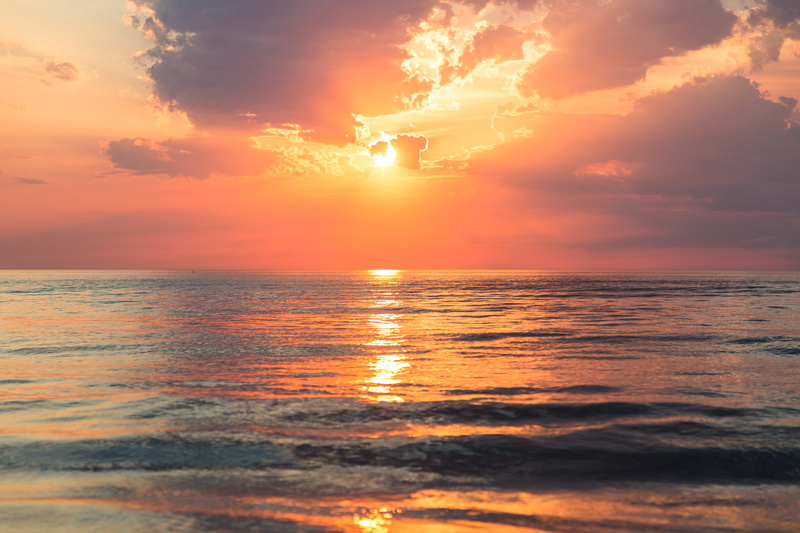 sunlight, tranquil scene, dawn, 5K, water, waterfront, white, sun, tranquility, beauty in nature, ocean, calm, orange color, horizon, clouds, idyllic