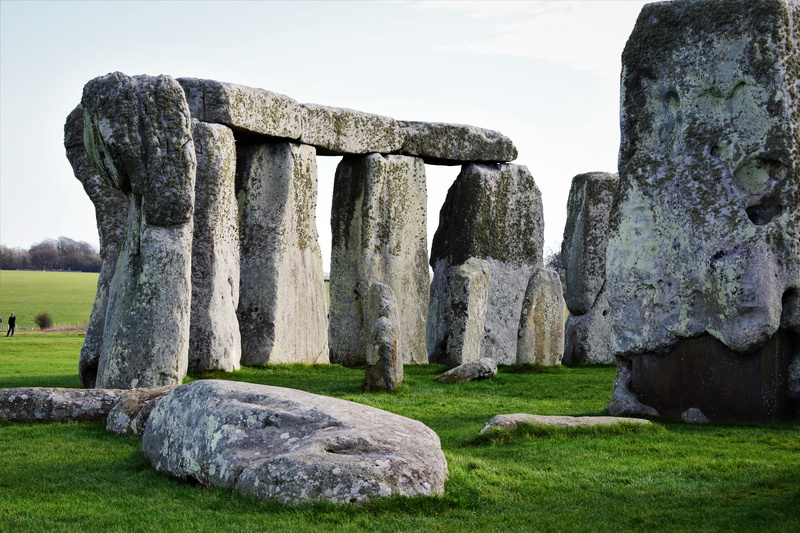 field, travel destinations, ancient civilization, rocks, stonehenge, history, 5K, travel, outdoors, tranquility, rock - object, plant, solid, sky, the past