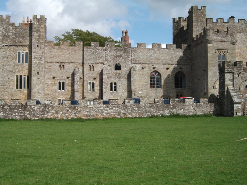 travel destinations, england, wall, grass, medieval, landmark, grand, english, built structure, english castle, uK, the past, 2K, tower, green grass, building