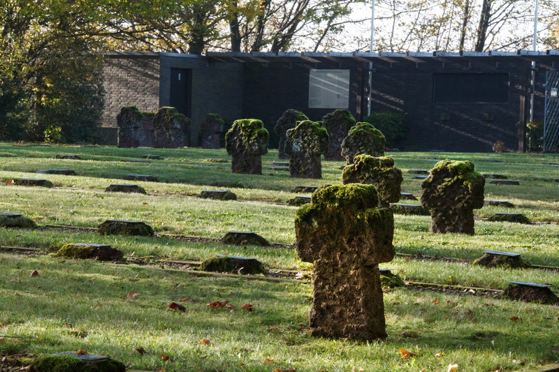 built structure, grass, stone, army, cemetery, nature, field, architecture, tombstone, sunlight, soldiers cemetery, no people, tree, memorial, green color