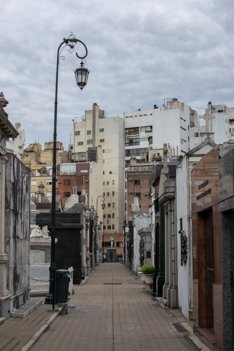 sky, built structure, argentina, building exterior, building, recoleta, lighting equipment, buenos aires, direction, street, outdoors, diminishing perspective