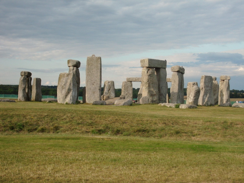 Stones, cloud - sky, tourism, architecture, field, megalithic site, plant, 1080P, architectural column, ancient civilization, monument, England, ancient history