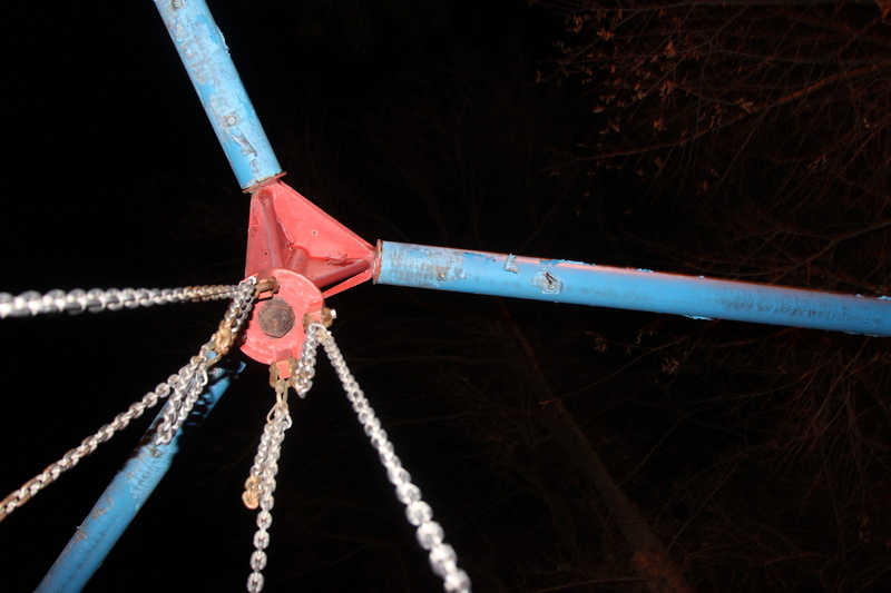 no people, portugal, close-up, tied knot, évora, blue, sport, equipment, tied up, day, rope, 5K, metal, red, nature, steel, outdoors, strength, connection