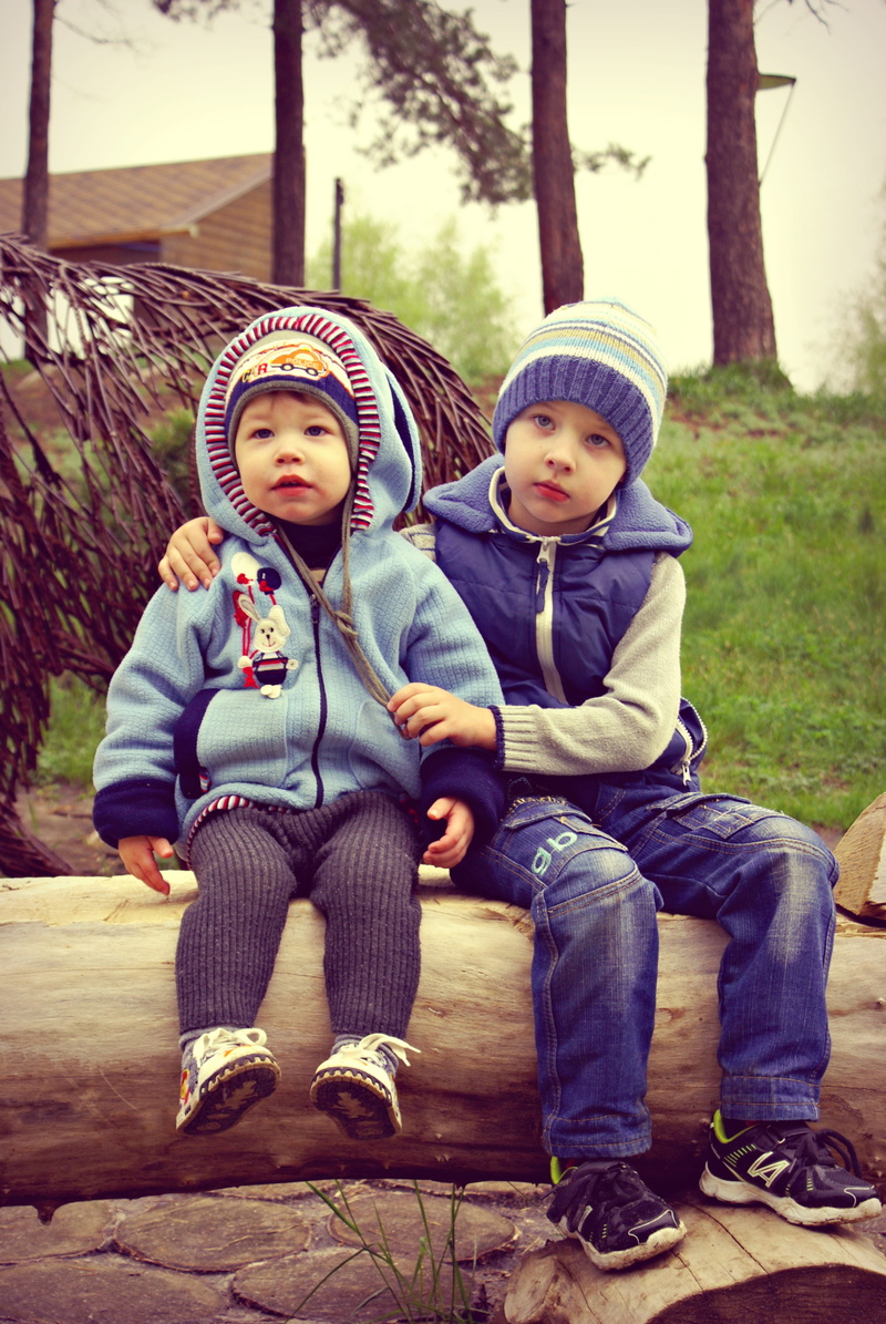 togetherness, beautiful children, person, sibling, bobblehead, babes, photographing children, cute, smile, felix, sitting, real people, outdoors, children photographer