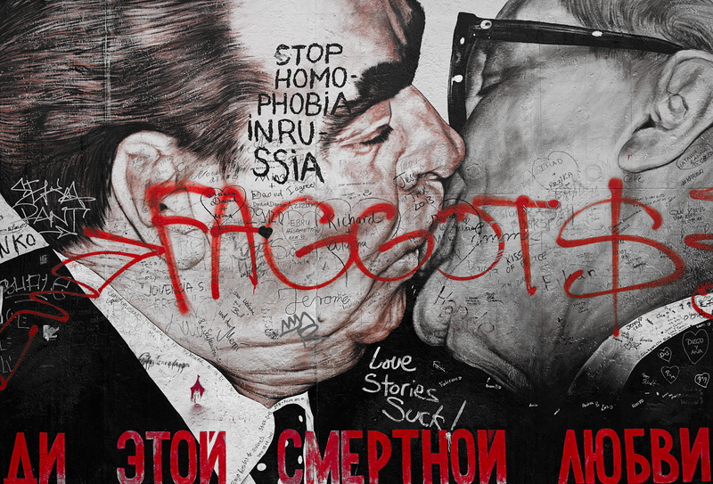 eastside gallery, 4K, non-western script, indoors, Gallery, built structure, text, day, close-up, western script, Hallo, communication, script, Eastside