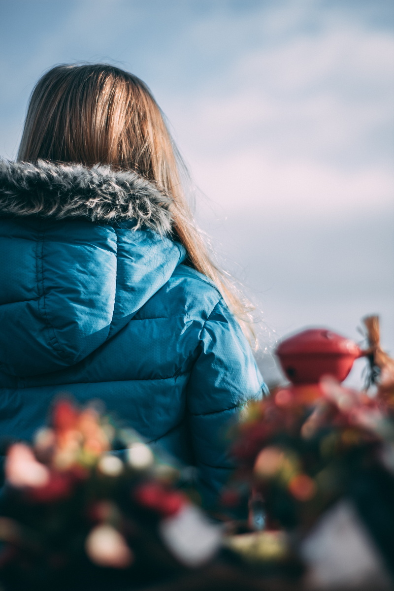 lifestyles, sky, selective focus, clothing, plön, nature, apparel, leisure activity, model, females, 5K, rear view, woman, cold temperature, hooded, coat