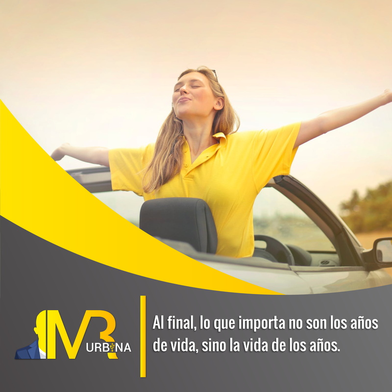 text, freedom, front view, smiling, sign, communication, urbina, women, yellow, human arm, one person, transportation, car, lifestyles, blond hair, reflexiones