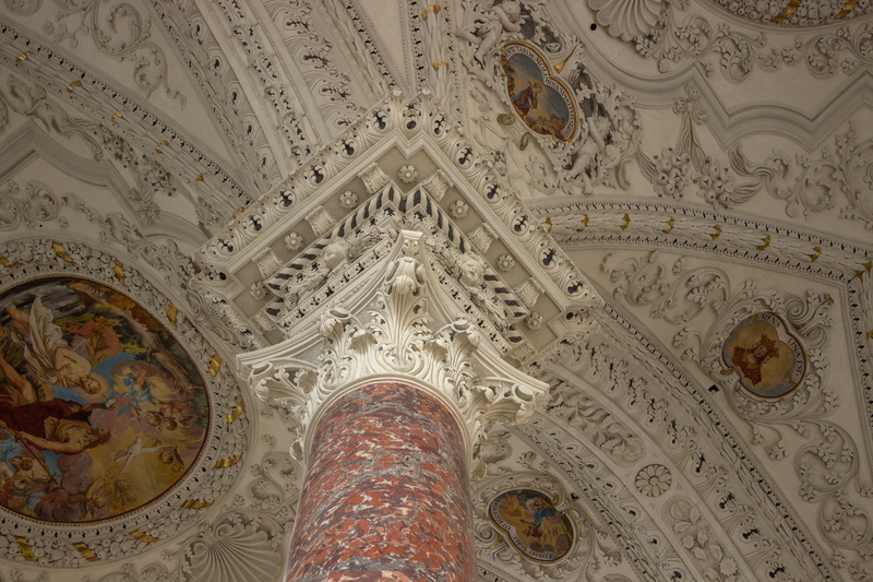 ceiling, spirituality, historic building, cupola, indoors, Town Hall, directly below, no people, famous Place, 5K, ornate, history, travel Locations, Historically