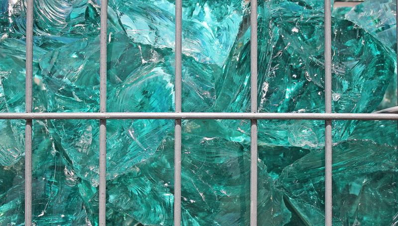 wire mesh, fence, nature, side by side, animal wildlife, close-up, glass - material, shiny, grid, growth, shimmer, wire, stones, object, pattern, background