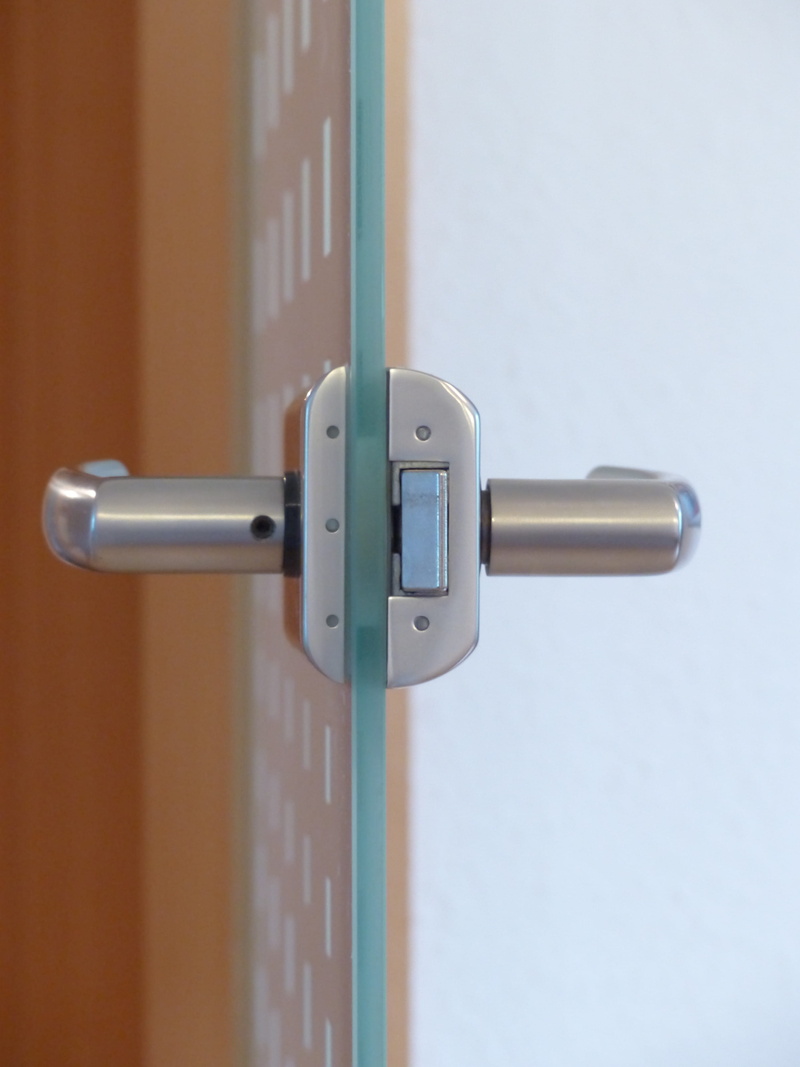 jack, knob, architecture, 4K, door knob, door handle, no people, single object, bathroom, security, day, close-up, metal, focus on foreground, door lock