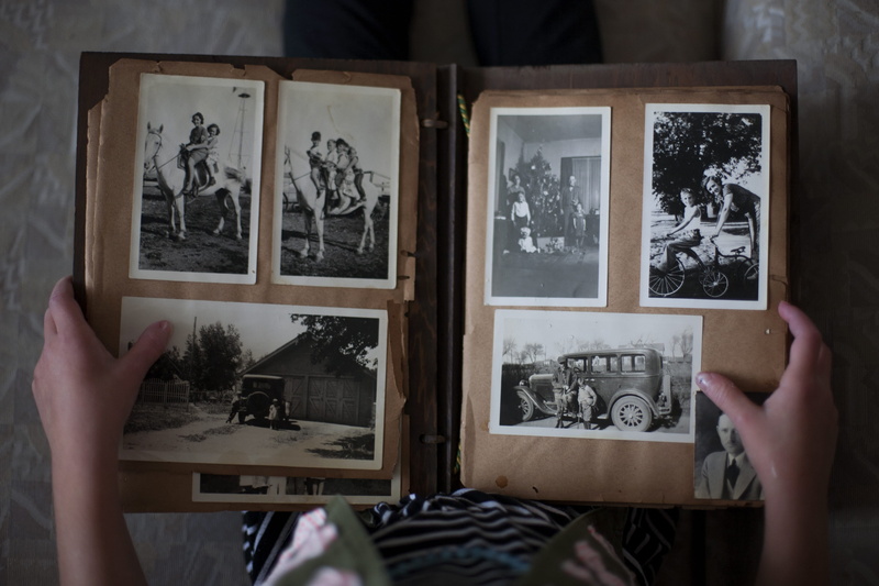 memory, old age, photos, displaying, indoors, close-up, vintage, human hand, activity, females, 4K, representation, photo album, holding, old photo, picture frame