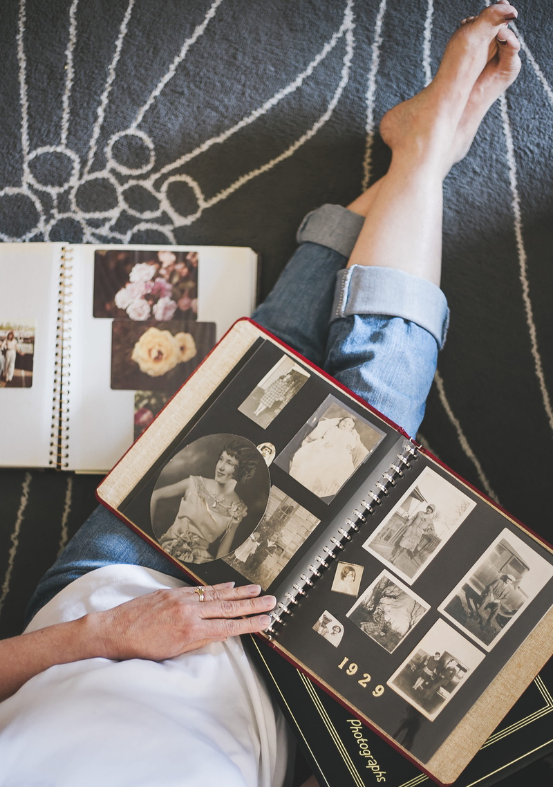 representation, jeans, high angle view, hand, midsection, lifestyles, leisure activity, book, looking, finger, 5K, human hand, men, photo, unrecognizable person