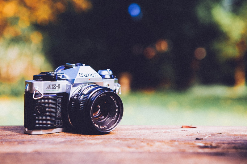 ae, photography, slr camera, digital single-lens reflex camera, modern, camera - photographic equipment, technology, day, photographing, no people, gray