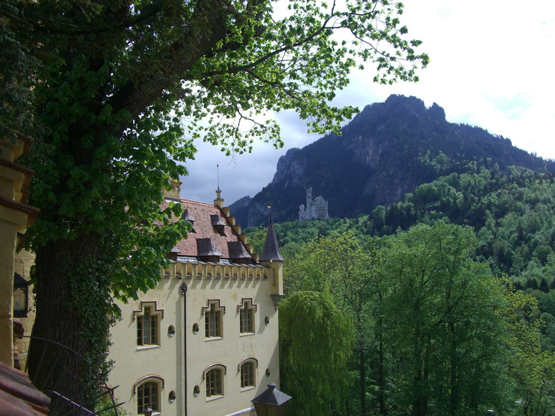 house, nature, tree, residential district, green color, building exterior, religion, day, place, belief, place of worship, 1080P, no people, hohenschwangau