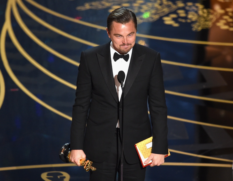 Leonardo DiCaprio, Oscar, looking at camera, holding, real people, 4K, standing, Most popular celebs, one person, bow tie, men, young adult, Oscar 2016
