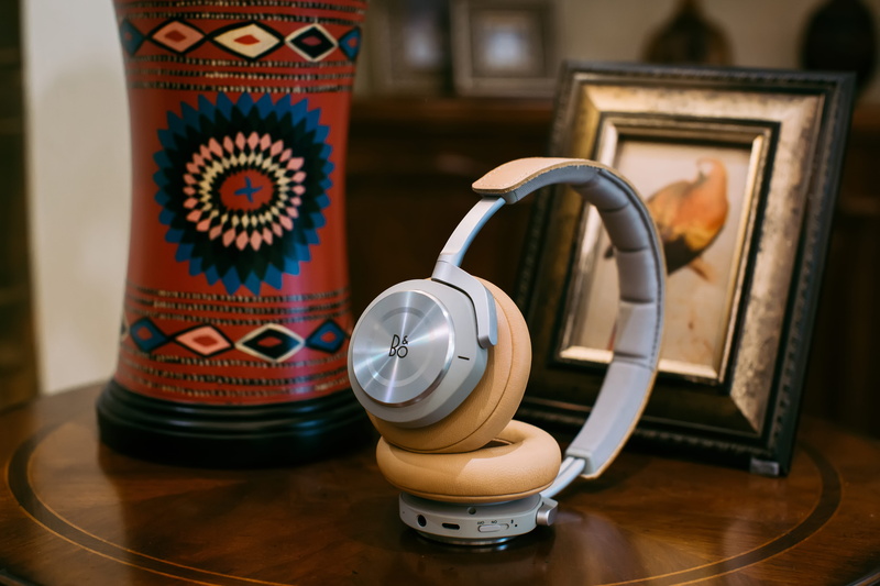 home interior, table, music, design, crockery, bando, close-up, technology, floral pattern, art and craft, focus on foreground, arts culture and entertainment