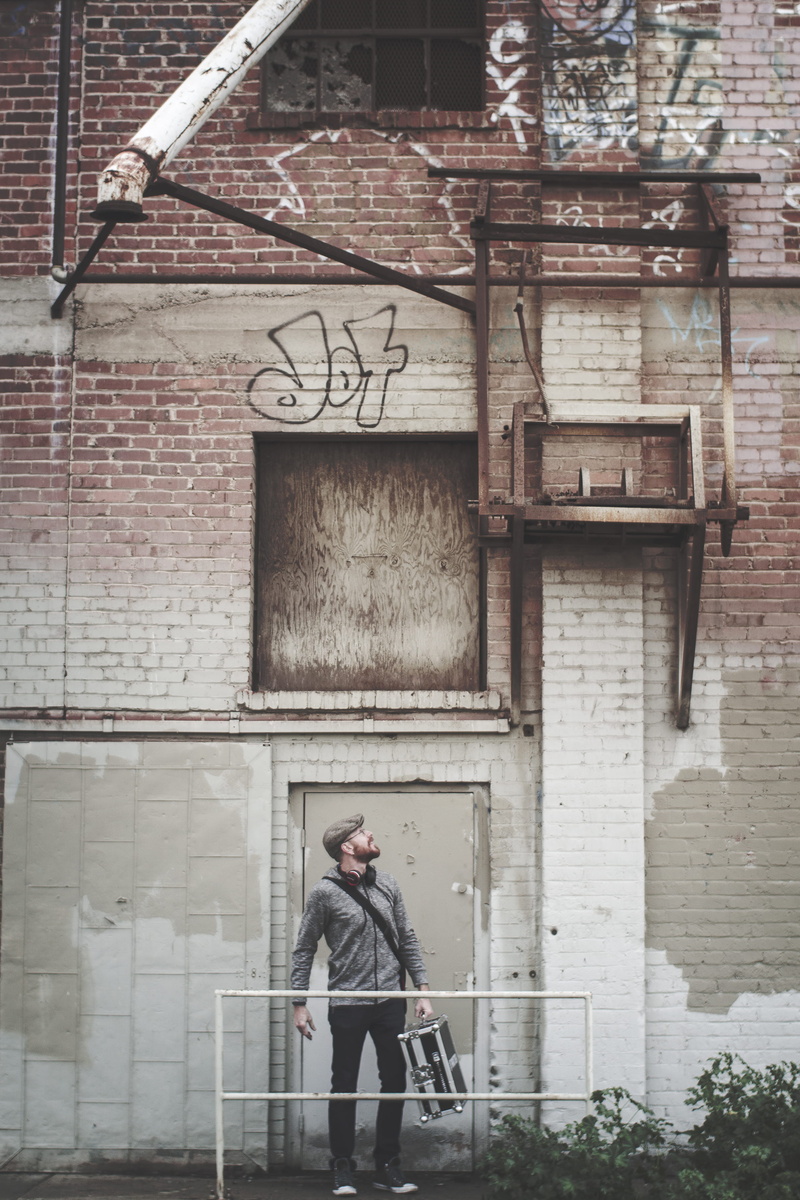 brick wall, wall, masonry, young men, building exterior, 2K, building, musician, worn, real people, portirat, alley, grunge, built structure, one person