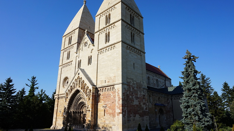 church, outdoors, in jak, nature, architecture, plant, jak church, romanesque church, middle ages, blue, sunny, no people, city, building exterior, 5K