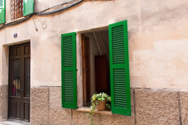 explore, exploreearth, spain, turquoise colored, mallorca, architecture, built structure, welcome, 5K, entrance, flowering plant, flower, plant, alcudium