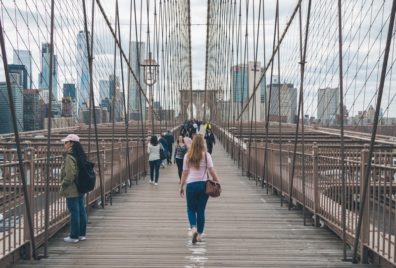 buildings, women, blonde, brooklyn bridge, skyscrapers, financial district, lifestyles, men, group of people, usa, 2K, transportation, blonde hair, united states