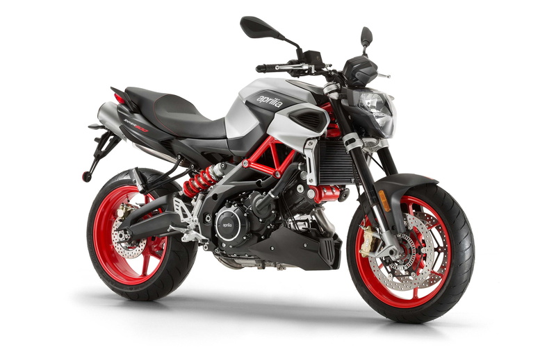 red, riding, 2K, cut out, studio shot, 2017, metal, land vehicle, Shiver, stationary, outdoors, motorcycle, white background, 900, no people, transportation