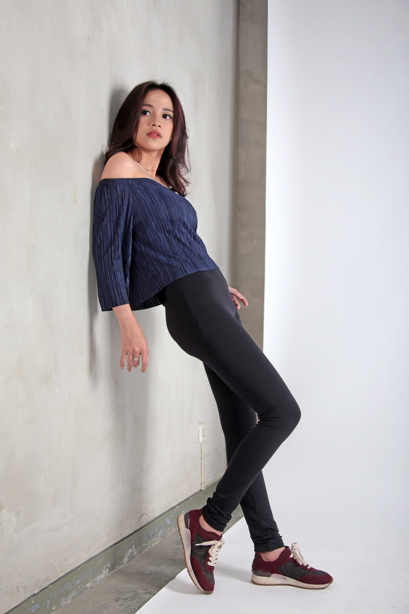 standing, pose, real people, style, lifestyles, young women, young adult, beauty, pretty, hair, adult, concrete, beautiful woman, fashion, leaning, looking at camera