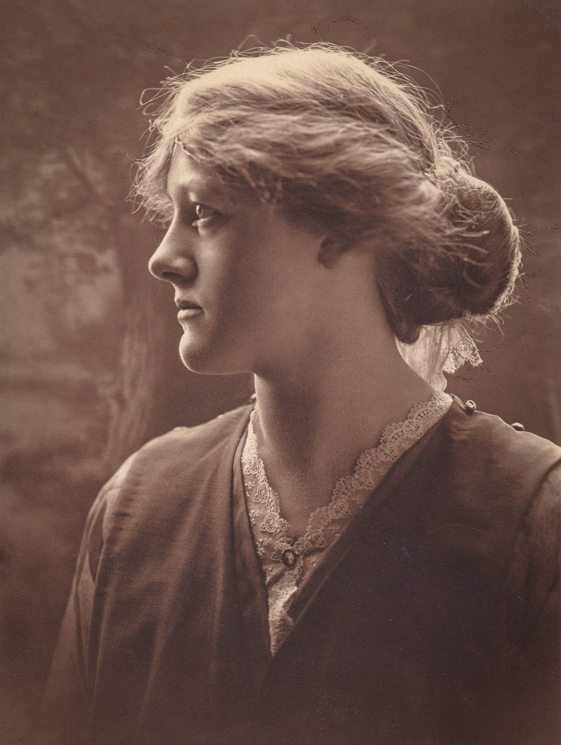 one Person, top, caucasian Ethnicity, 1890, lady, close-up, fashion, old dress, casual clothing, hair, contemplation, retro, antique image, old-fashioned