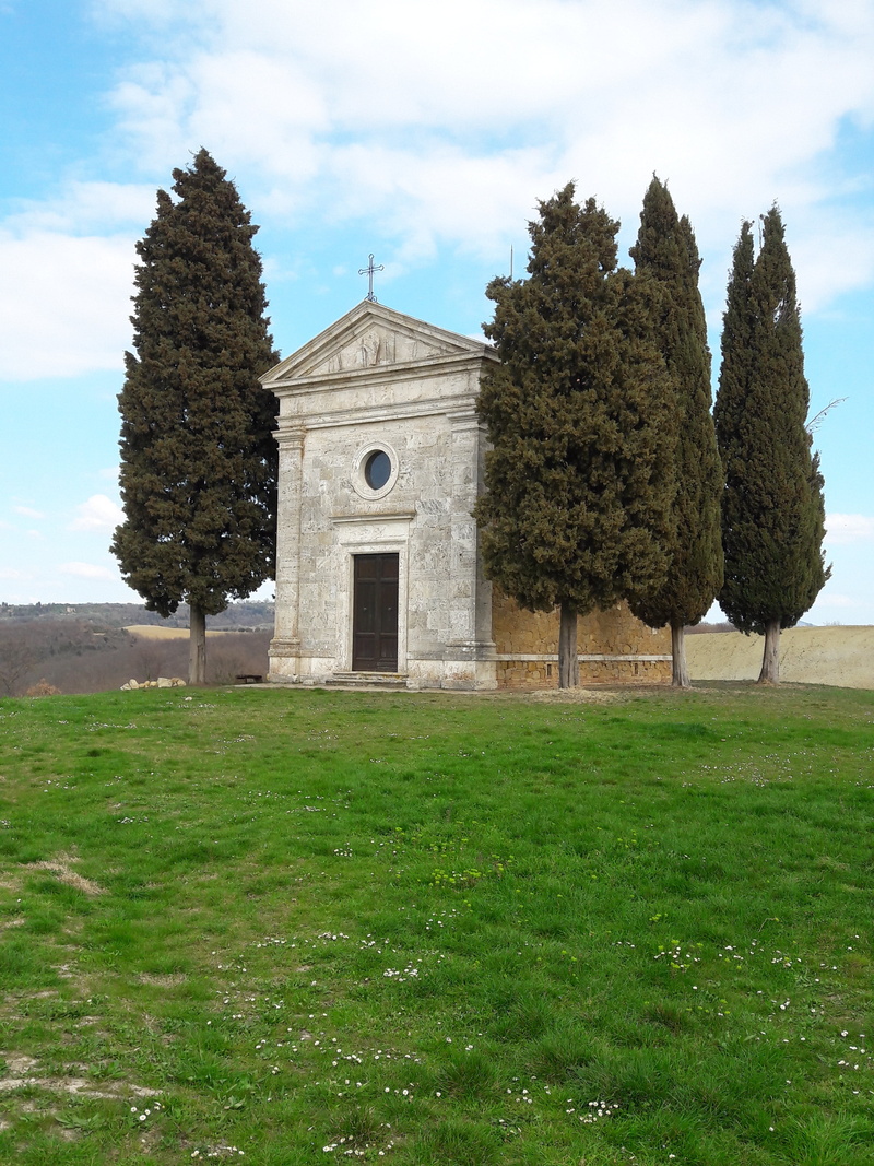 nature, field, growth, tree, land, plant, building exterior, 4K, san quirico dorcia, green color, no people, tuscany, religion, grass, building, cloud - sky