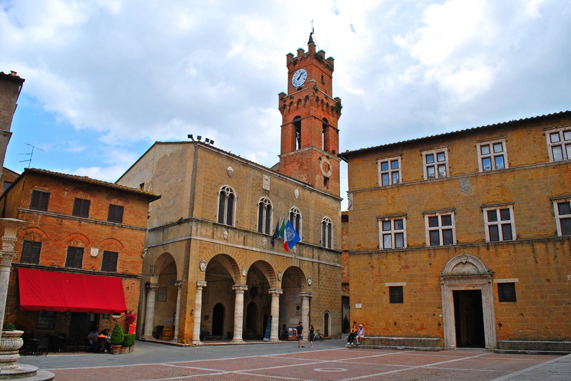 travel destinations, street, building, history, window, tower, architecture, square pious pope ii, pienza, day, arch, outdoors, old, urban Scene, sky, the past