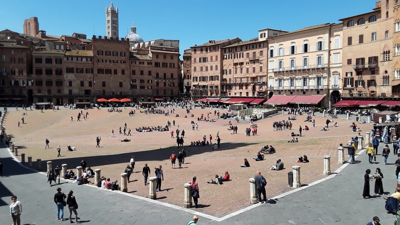 travel destinations, architecture, 007, city life, tuscany, nature, street, james bond, crowd, real people, 1080P, city, building exterior, italy, large group of people