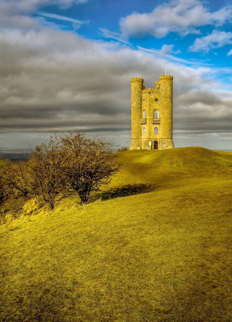 broadway tower, beige, land, building exterior, monument, sky, tourism, top, castle, blue sky, concrete, worcestershire, archaeology, evesham, outdoors