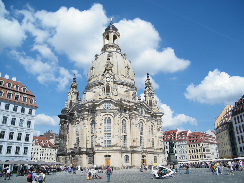 panorama, belief, real people, sky, monument, outdoors, crowd, space, the past, women, large group of people, frauenkirche, religion, cloud - sky, 2K